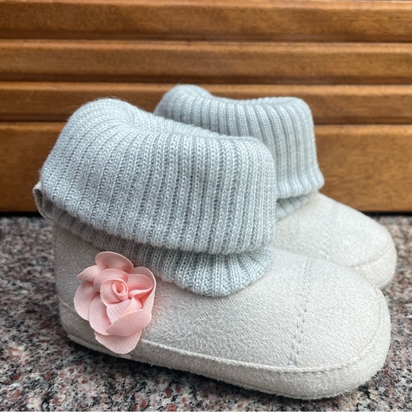 Infant Girl Warm Boots with Pink Flower - Picture 1 of 3
